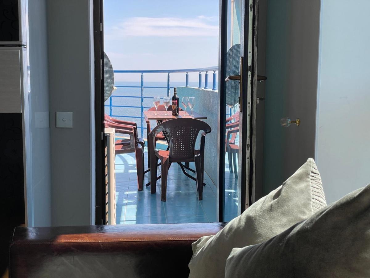 Megafun Apartment Baku Luaran gambar